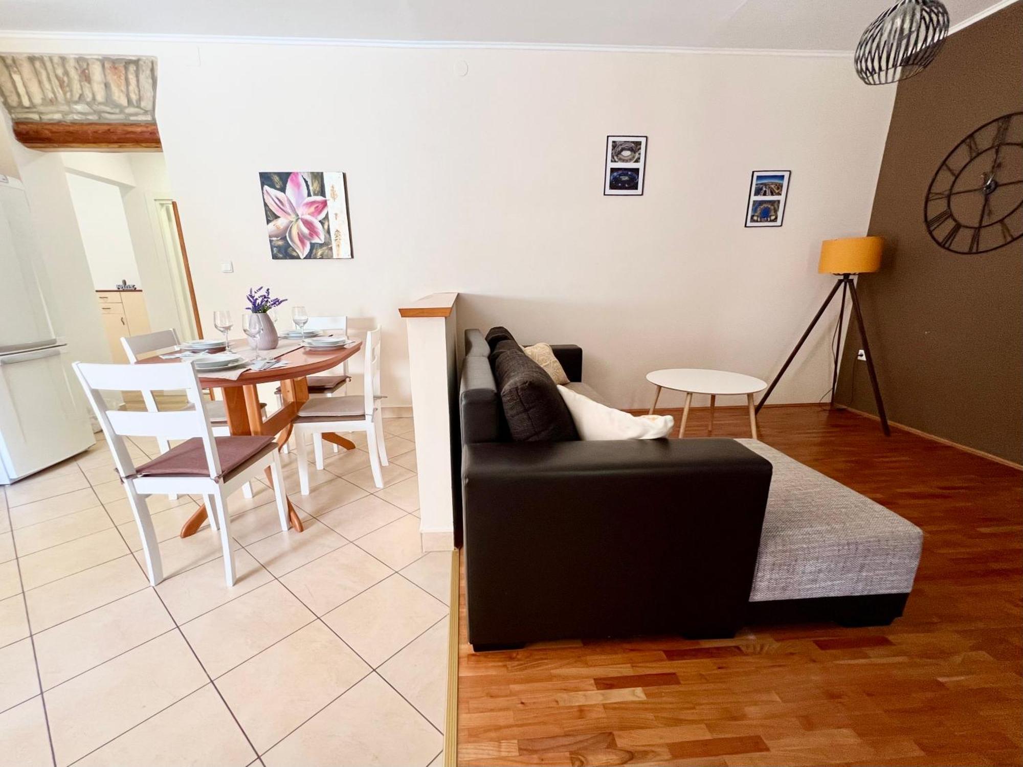 V&V Apartment Pula Extérieur photo